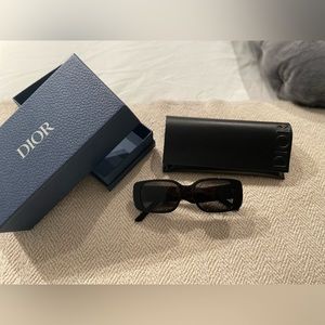 Never worn, Dior black Wildior S2U Rectangular Sunglasses